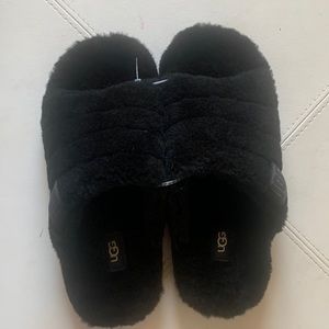 UGG Size 7 Black Slipper